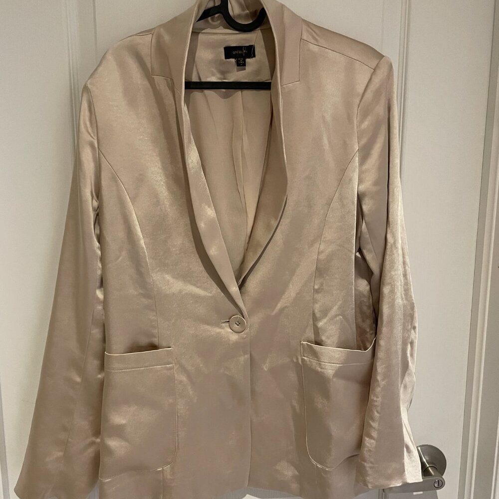 silk-like blazer